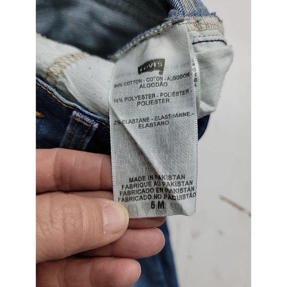 Levis Women's 524 Too Super Low Bootcut Jeans Size 5 Medium Wash Denim 29X32 - Picture 5 of 9
